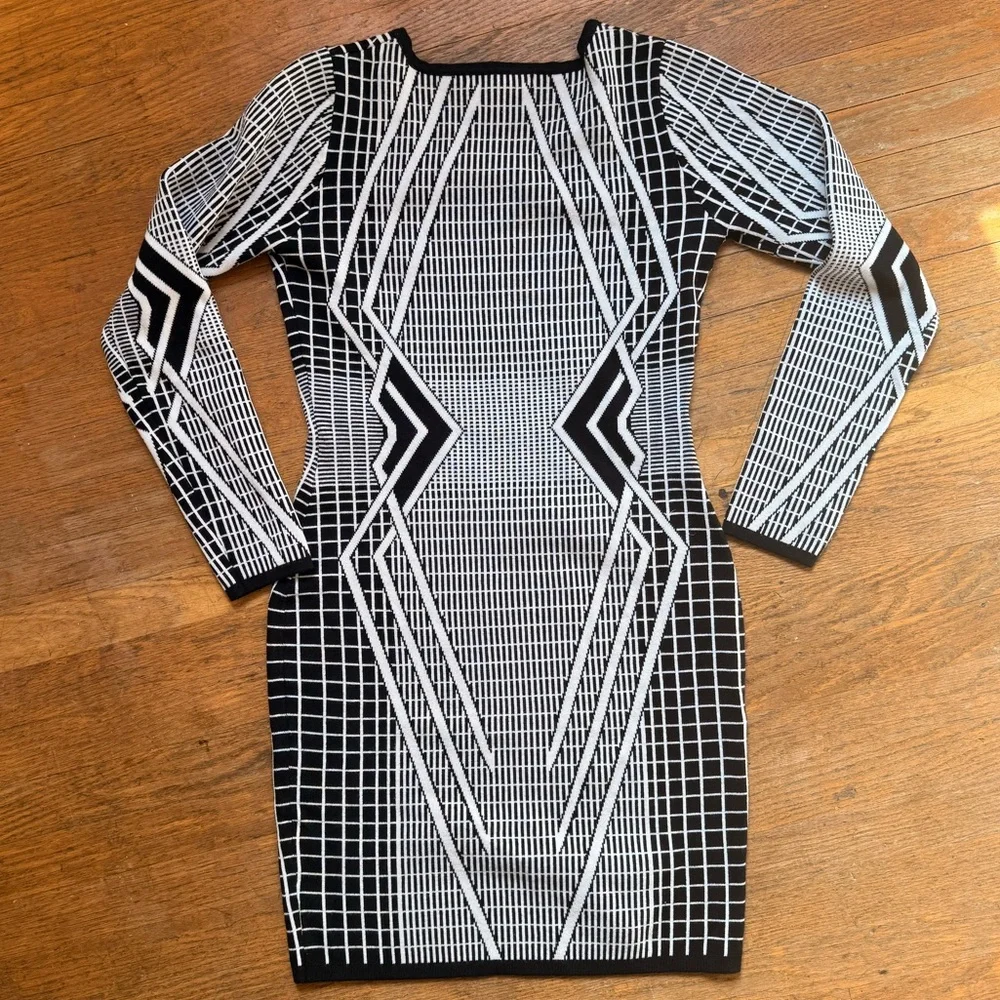 Patterned Bodycon Dress - Picture 2 of 3
